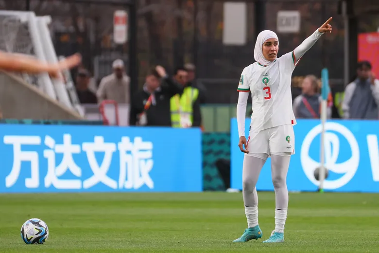 Nauhaila Benzina Orang Pertama Yang Menggunakan Jilbab Saat Bermain Di Sepak Bola Piala Dunia Wanita https://plutkumkmgianyar.com/