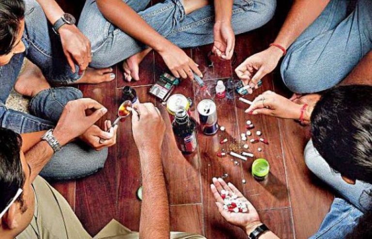 Bareskrim Dan Bea Cukai Gerebek Kafe Di Senopati Jaksel, Ada Artis Pakai Obat Keras..!!