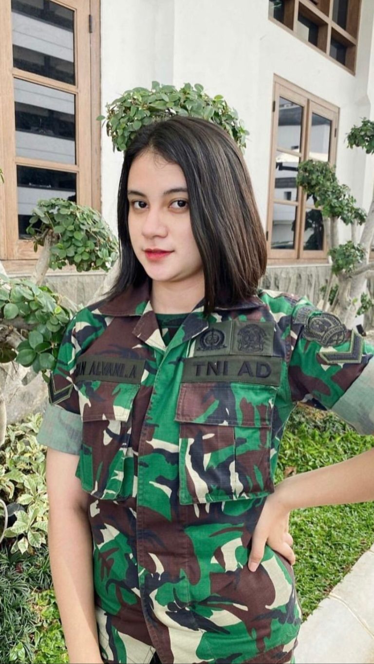 Jihan Alvani Seorang Prajurit TNI AD Yang Berwajah Cantik Bikin Salfok Netizen