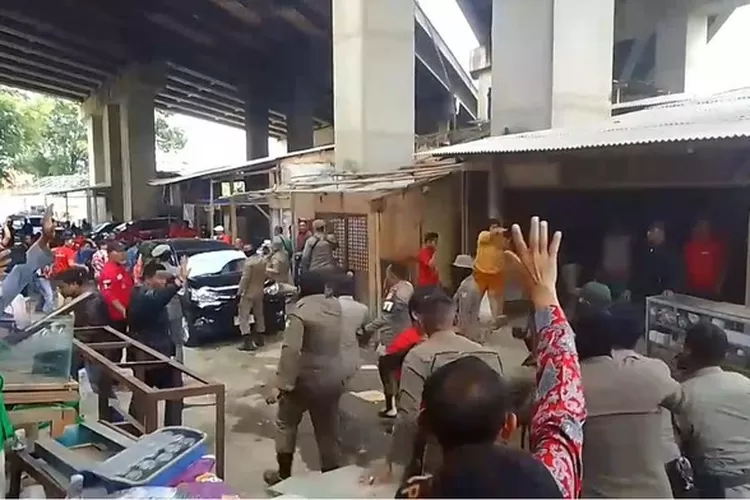 Pembongkaran Lapak Di Bogor Berujung Ricuh, 5 Orang Oknum Ditangkap Polisi https://plutkumkmgianyar.com/