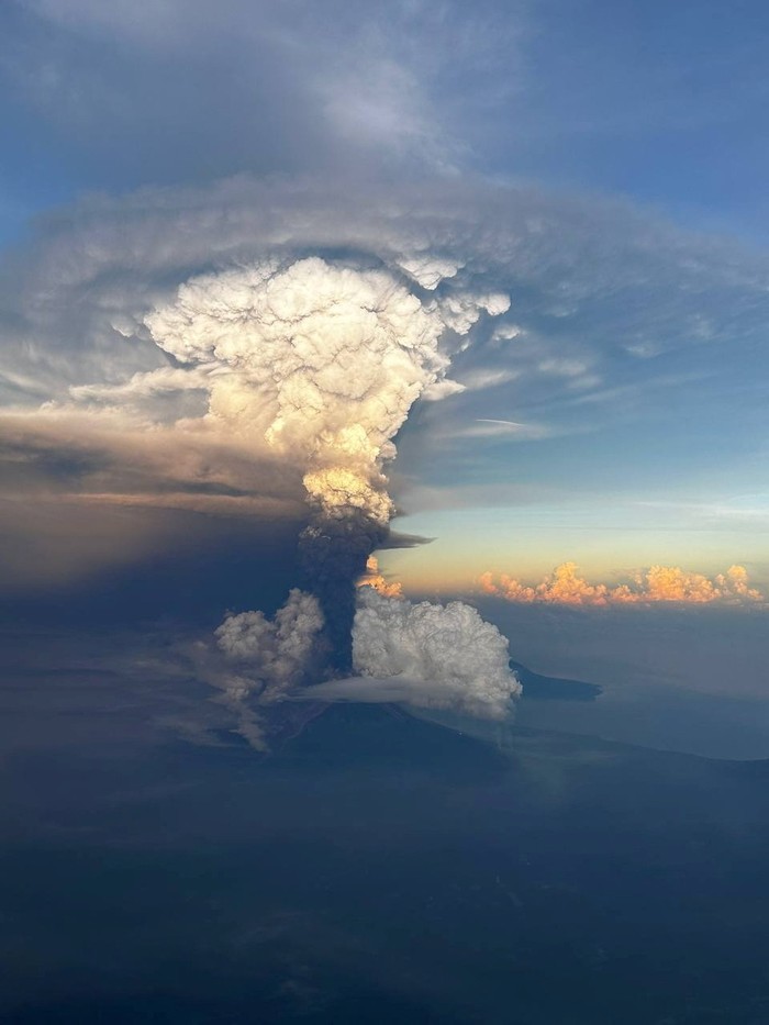 Gunung Ulawun Yang Erupsi Memuntahkan Asap Vulkanik Setinggi 15.000 Meter https://plutkumkmgianyar.com/