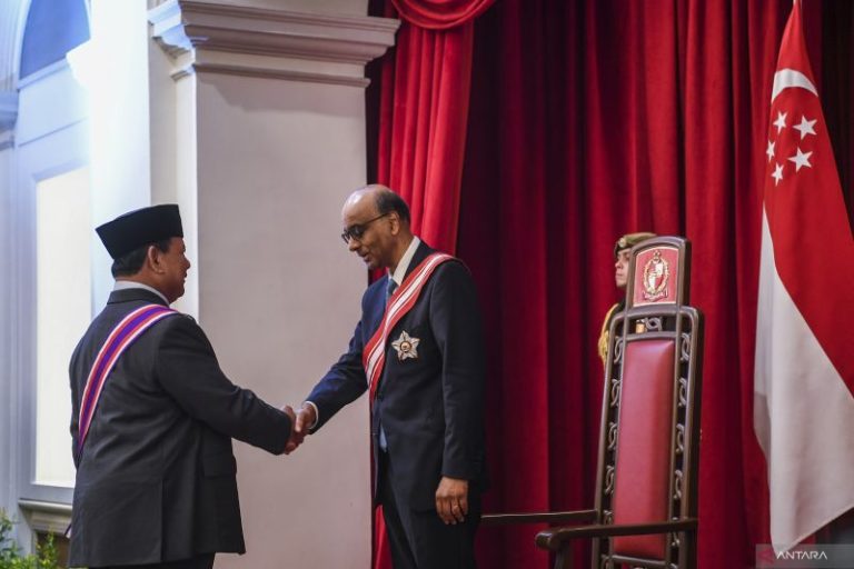 Prabowo Mendapatkan Penghargaan Militer Oleh Presiden Singapura Tharman Shanmugaratnam