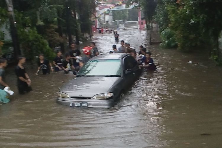 Warga Di Depok Demo Imbas Banjir Akibat Saluran Irigasi Tersumbat Proyek https://plutkumkmgianyar.com/