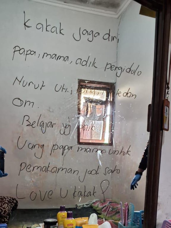 Seorang Guru SD Beserta Istri Dan Anak Bunuh Diri Bersama, Ada Pesan Yang Ditinggal https://plutkumkmgianyar.com/