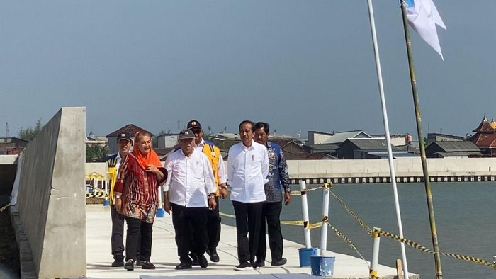 Presiden Joko Widodo Tinjau Proyek Strategis Penanganan Banjir di Tambaklorok plutkumkmgianyar.com