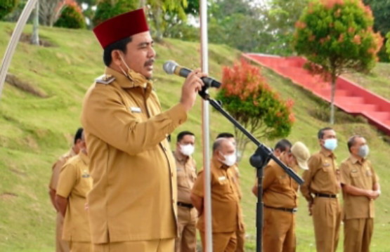 Wakil Bupati Pelalawan Ancam Tutup BPKAD Jika TPP Pegawai Tak Dibayar