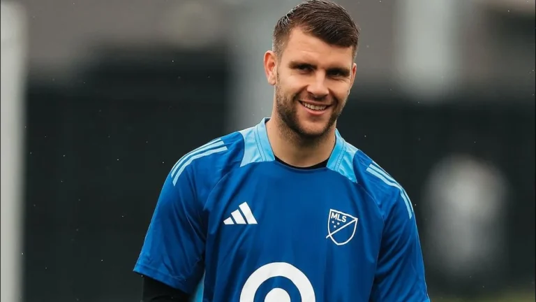 Maarten Paes Akan Menyelesaikan Puzzle Skuad Timnas Indonesia: Analisis dan Dampaknya