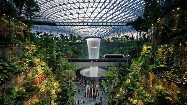 Mengungkap Pesona Bandara Changi Singapura: Destinasi Tanpa Kebosanan