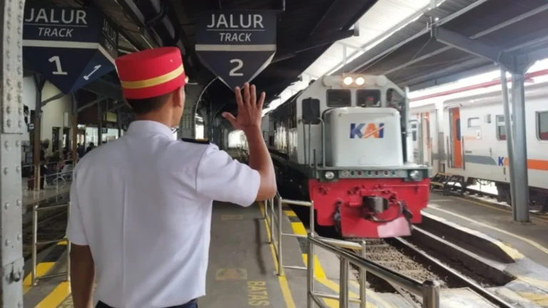 Antisipasi Kemacetan Malam Tahun Baru: 18 Kereta dari Gambir Berhenti di Jatinegara