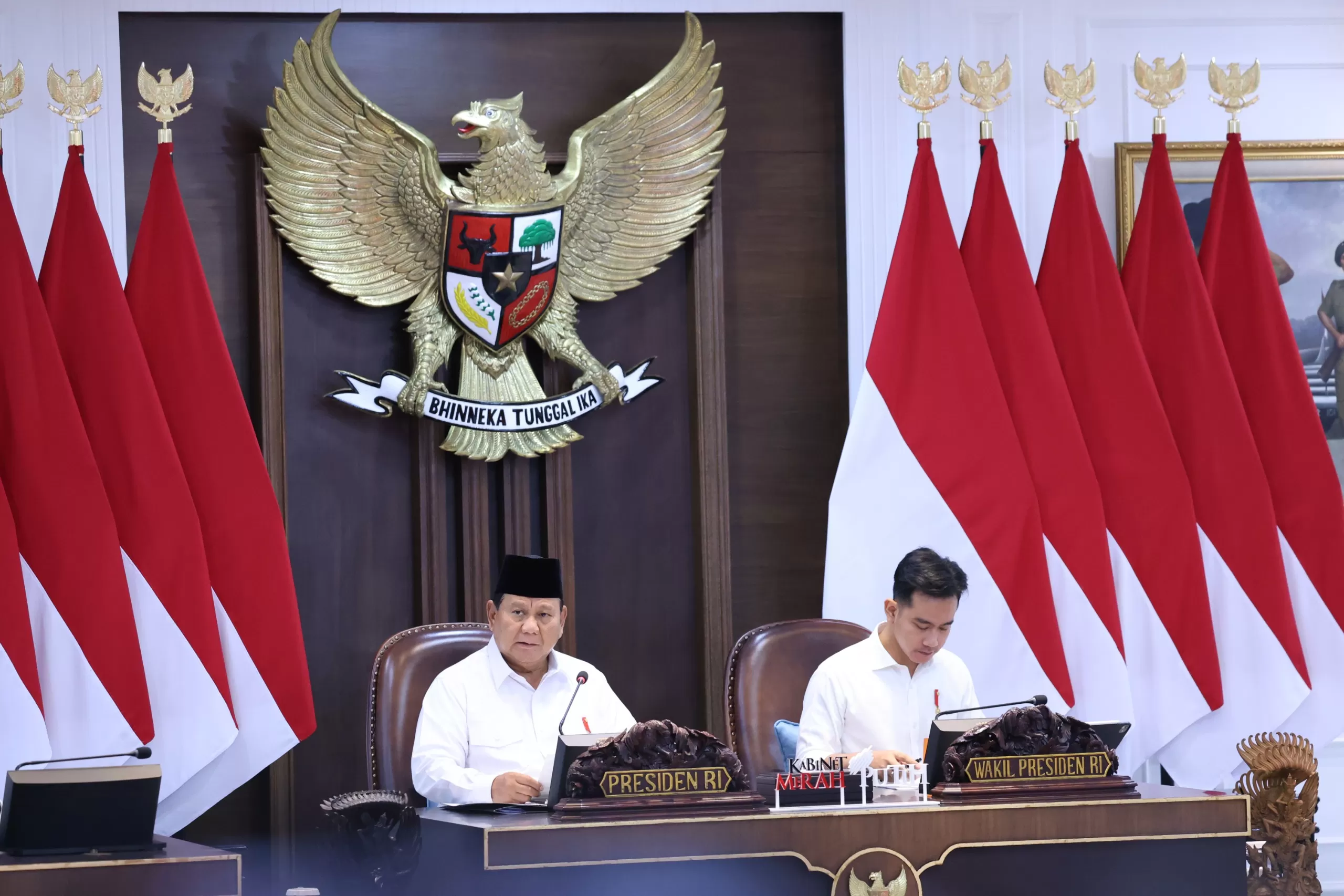 Prabowo Gelar Rapat Terbatas, Fokus pada Keamanan Natal dan Tahun Baru prabowo-gelar-rapat-terbatas-fokus-pada-keamanan-natal-dan-tahun-baru