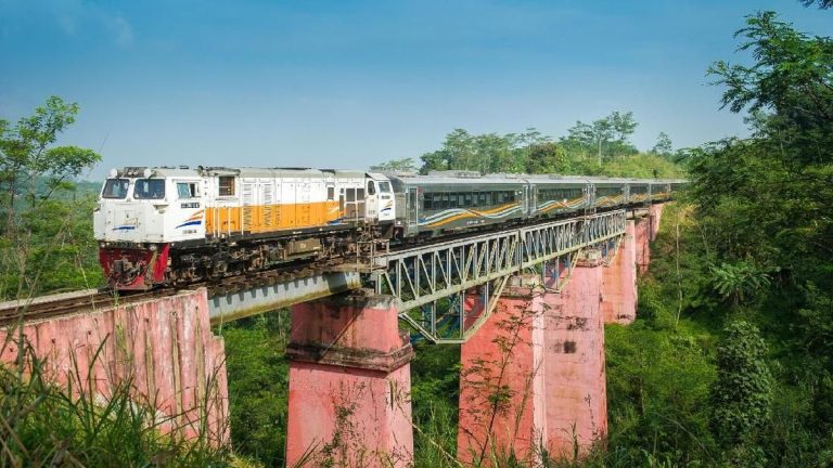 Tragedi KA 41 Mutiara Timur: Terlempar ke Sungai Banyuwangi yang Menewaskan 11 Orang