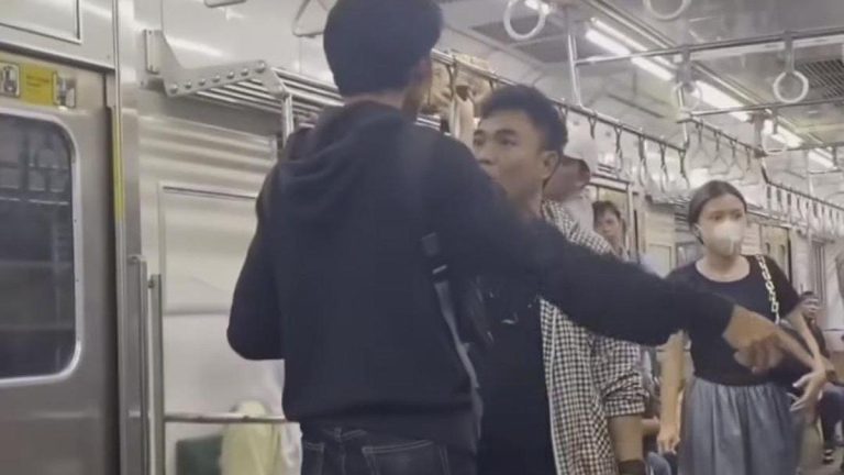 Viral iPhone Penumpang KRL Hilang, Petugas Bantu Lacak hingga Ketemu