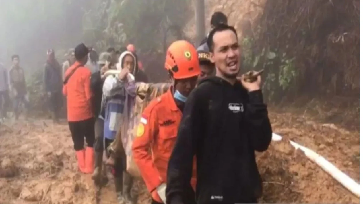 Momen Terakhir Pengunjung Kafe Allo Sebelum Tertimbun Longsor di Pekalongan