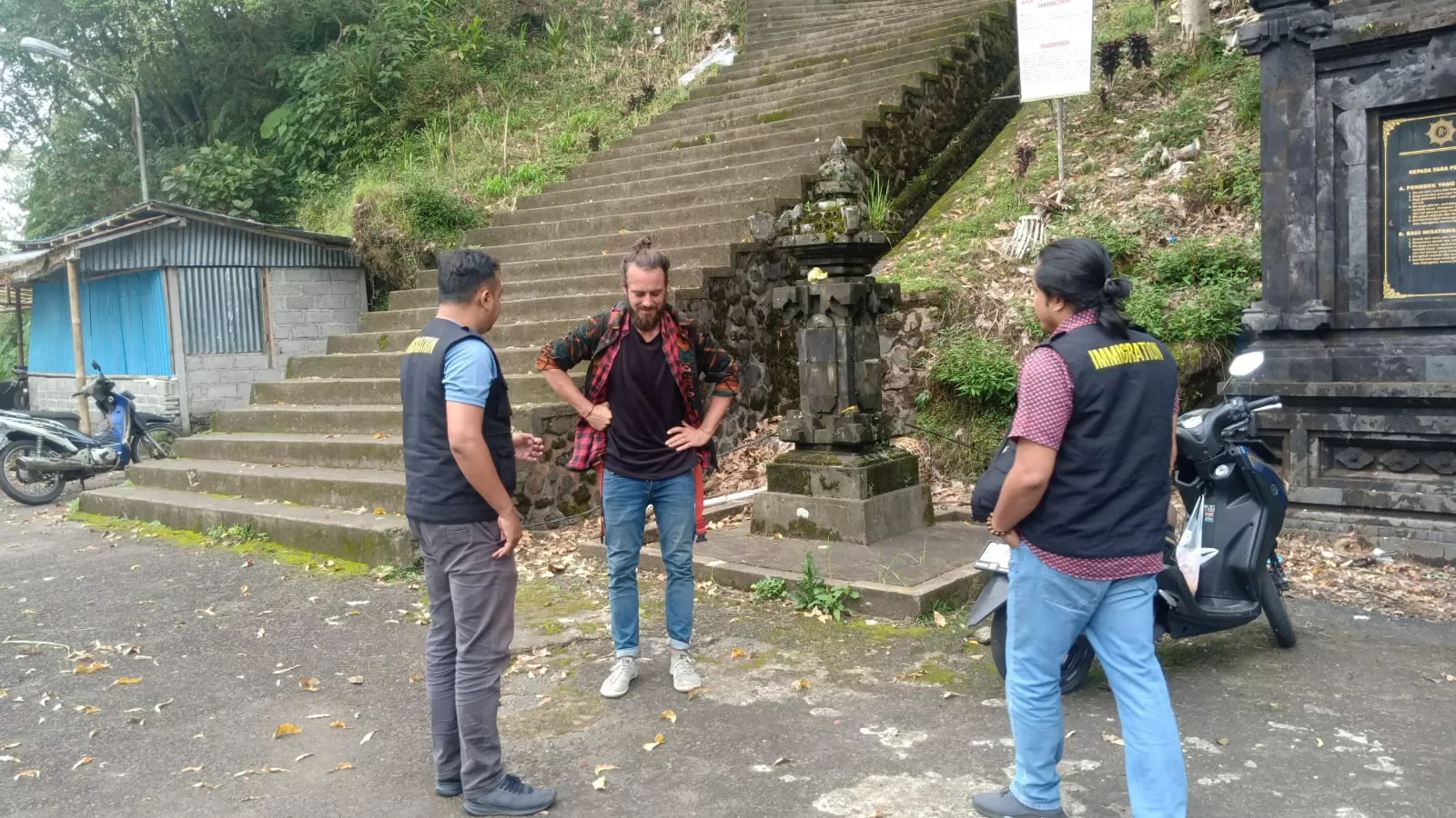 Nekat, WN Jerman Mendaki Gunung Agung Tanpa Pemandu