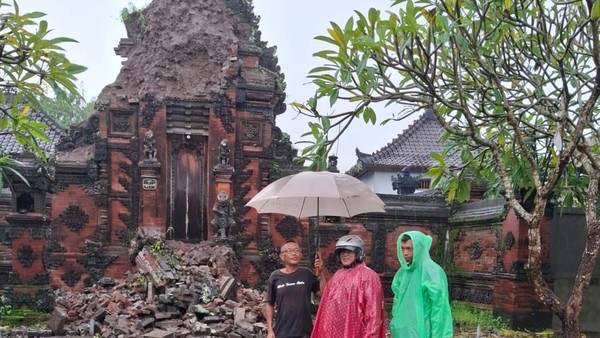 Candi Ratusan Tahun di Bali Roboh Akibat Hujan Badai