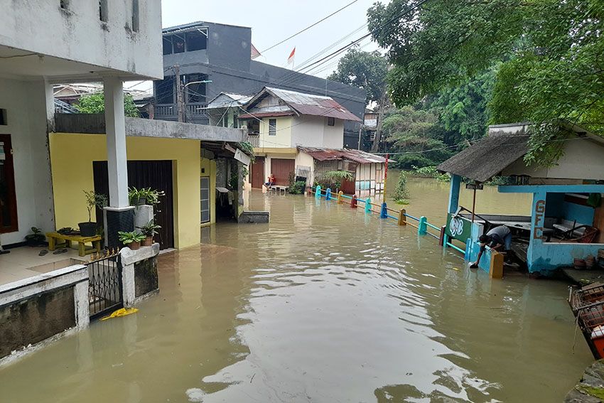 Banjir di Bidara Cina Jakarta Timur: Tiga RT Terendam, Ketinggian Air Mencapai 70 Cm