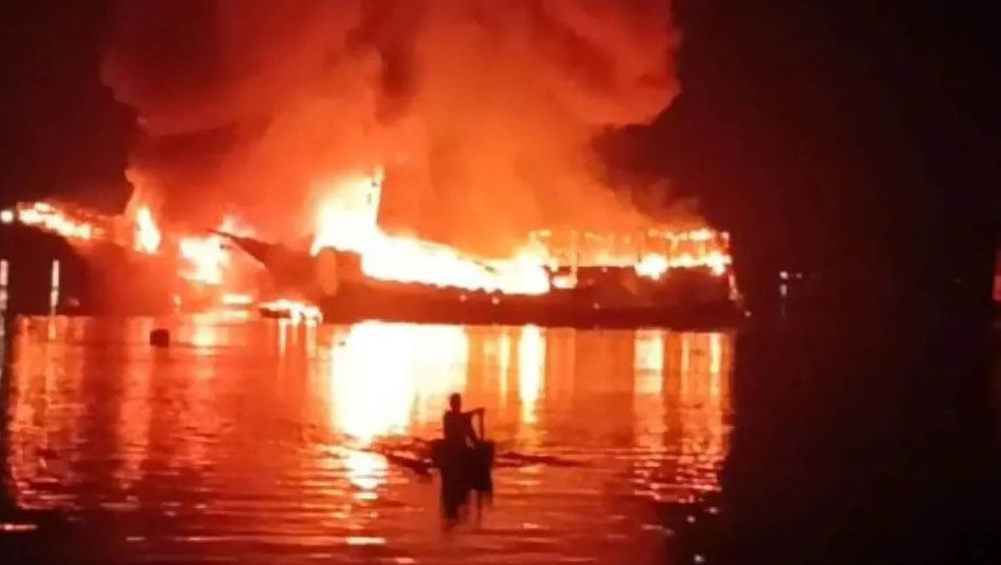 Tragedi Tiga Kapal Wisata Terbakar di Teluk Kayangan Lombok Timur