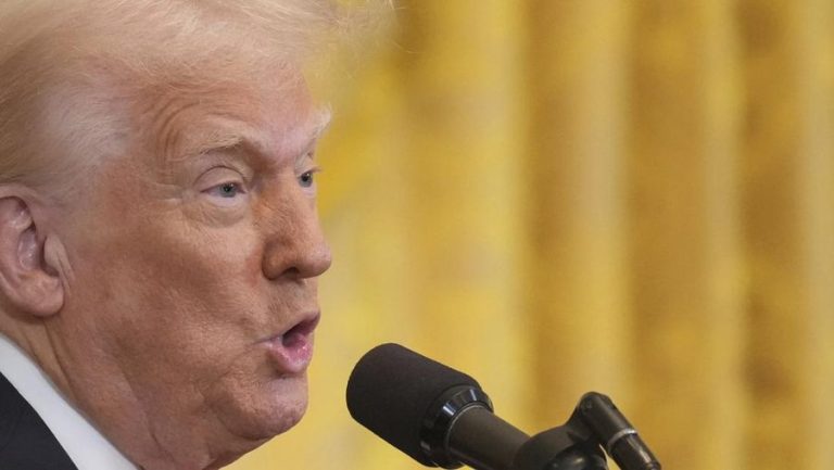 Bumerang Kebijakan Tarif: Trump dan Dampak Ekonomi yang Tak Terduga