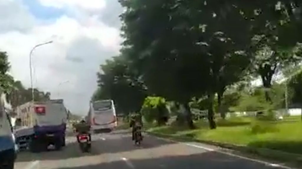 Kecerobohan di Jalan: Sopir Bus Wisata Ugal-ugalan Terlibat Tabrak Lari di Bekasi
