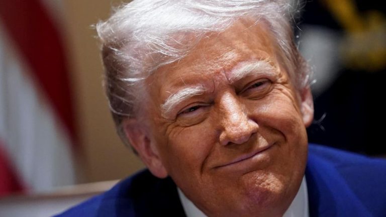 Pengusaha AS Bersatu Menggugat: Kebijakan Tarif Trump di Bawah Sorotan Hukum
