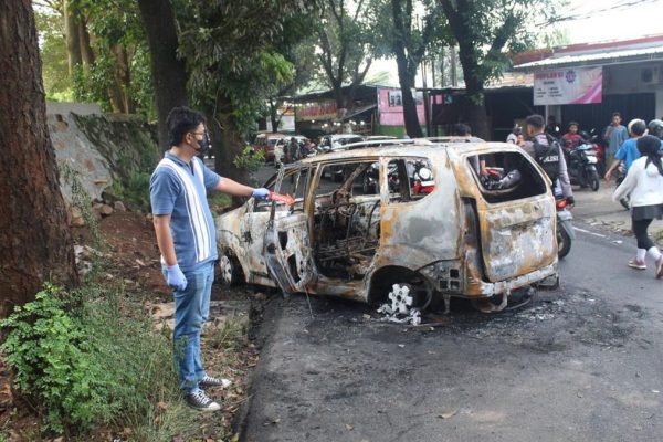 Penangkapan Dramatis: Ketua Ormas Ditangkap Terkait Pembakaran Mobil Polisi di Depok