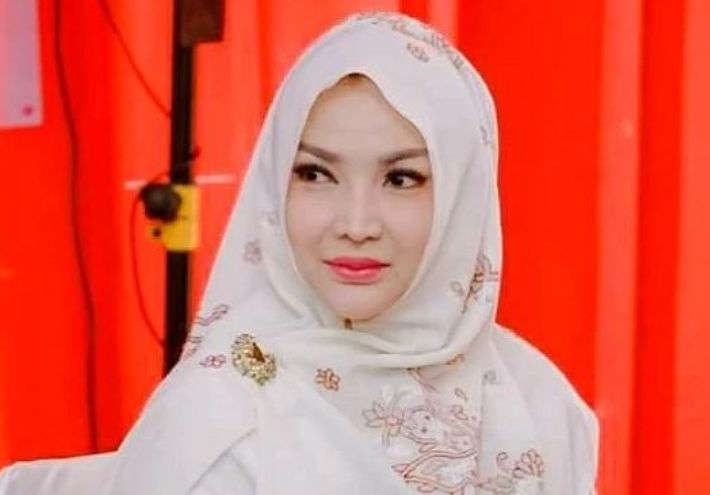 Roro Fitria Memilih Mandiri: Mengatasi Trauma dan Mengurus Anak Tanpa Asisten Rumah Tangga