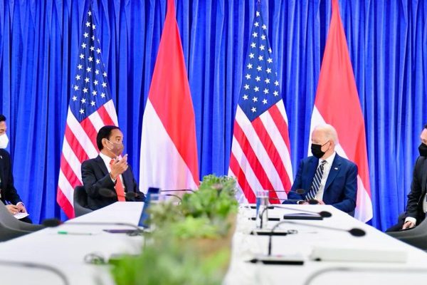 Antara Senyum dan Ketegangan: Manuver Politik Global di Balik Pintu Tertutup